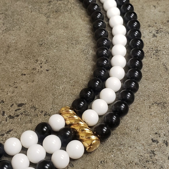 Monet 3 Strand Black & White Beaded Neckace vintage choker collar - Picture 6 of 9